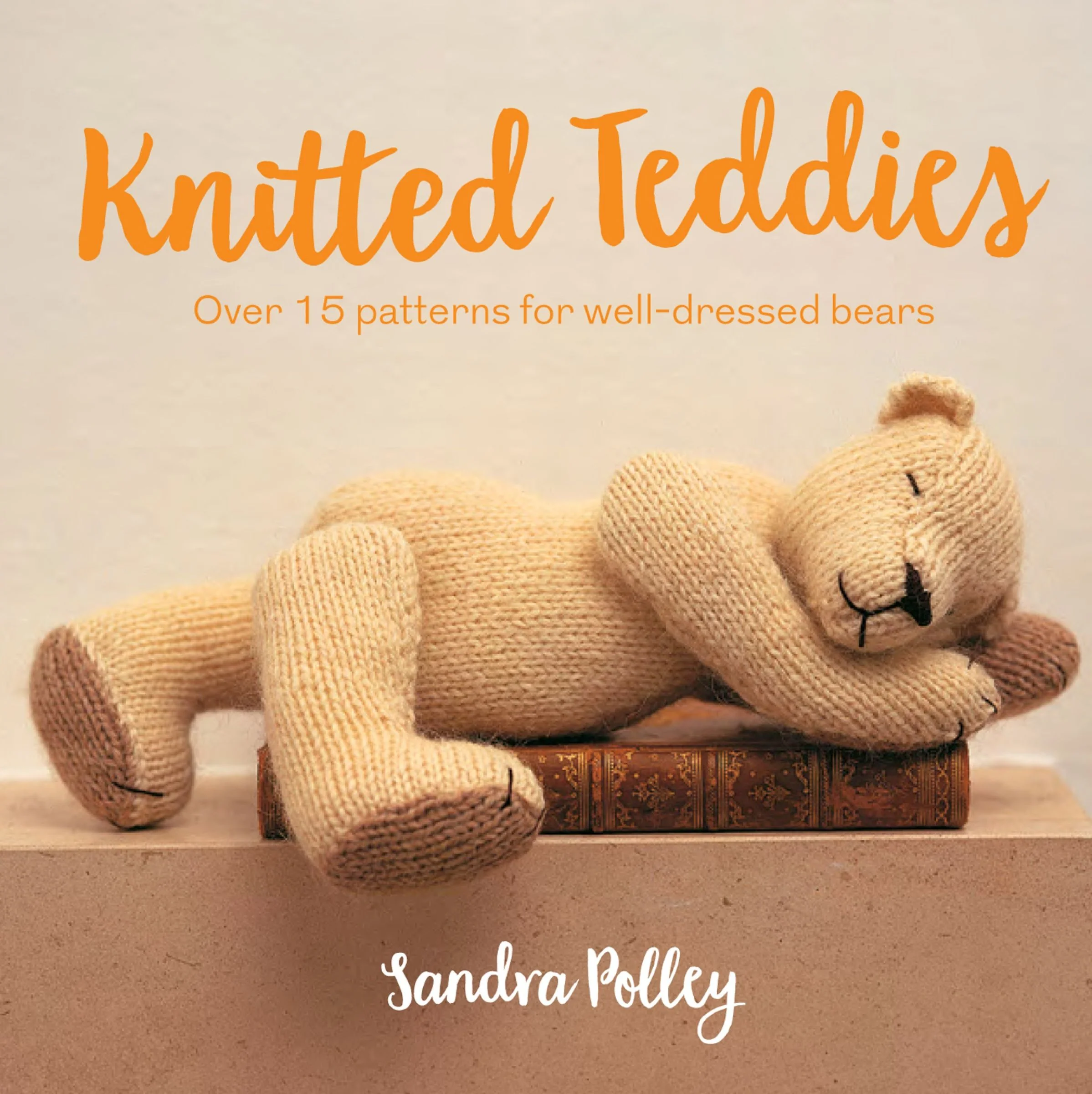 Knitted Teddies: Over 15 patterns for well-dressed bears - Image 3